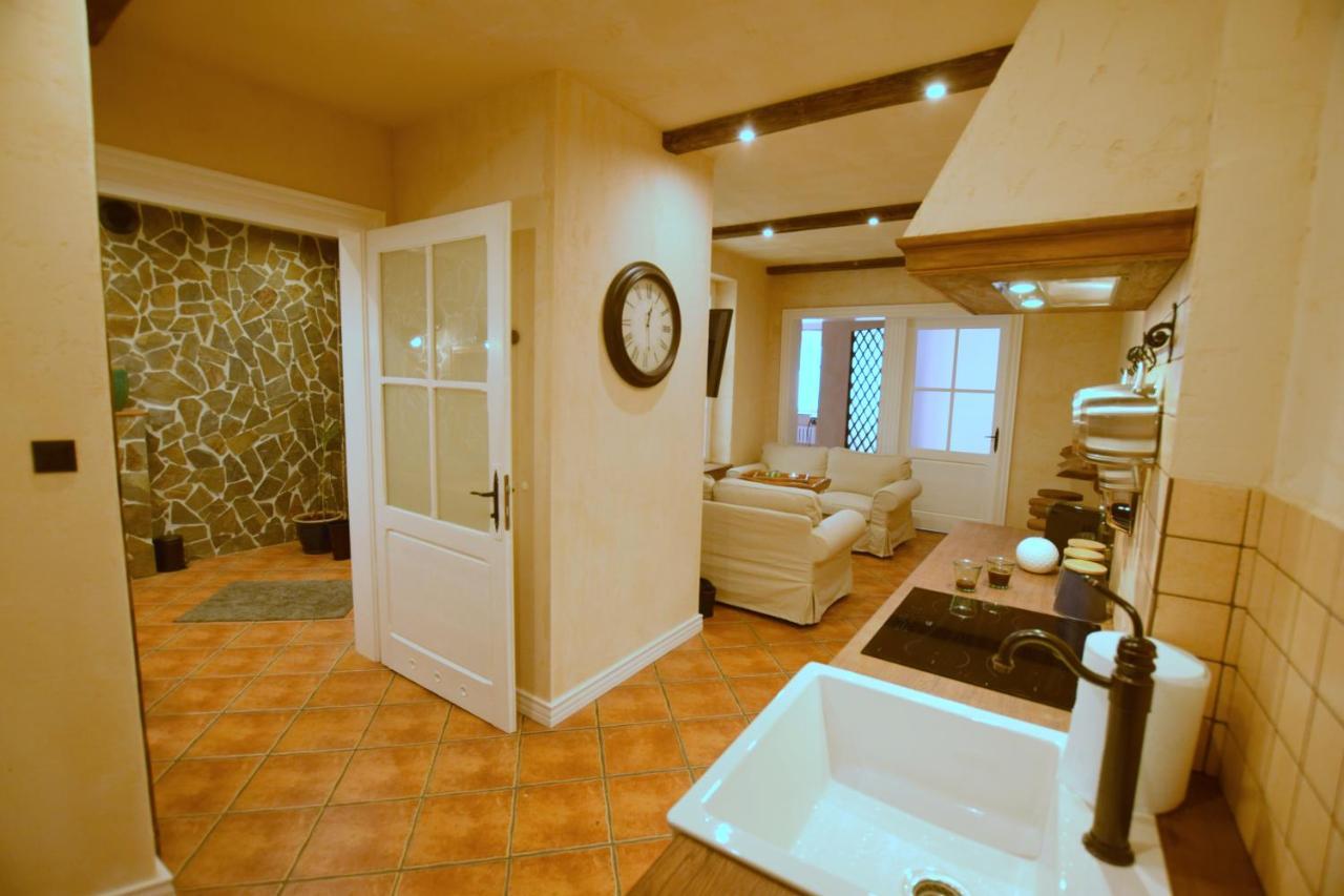 Pangsapuri 55 m² dengan 2 bilik tidur dan 1 bilik mandi peribadi di Pusat Bandar Wroclaw Luaran gambar